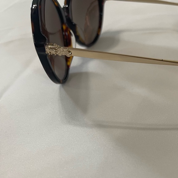 Original Coach Sunglass. Tortoise Dark Brown, polarized brown lenses. - Picture 7 of 12